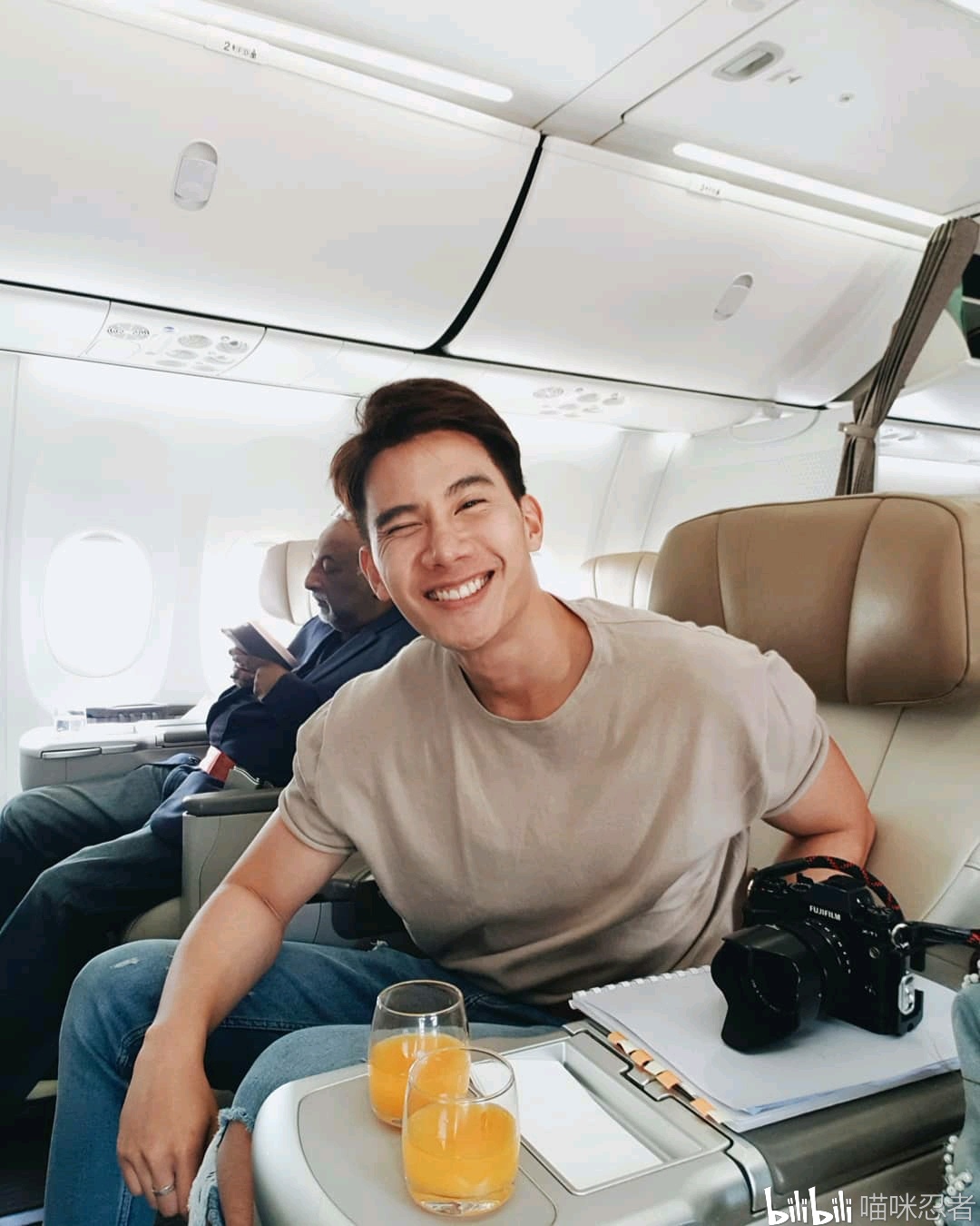 泰国偶像男星 | 开朗大笑完美男神"吴旭东"ins:tul_pakorn