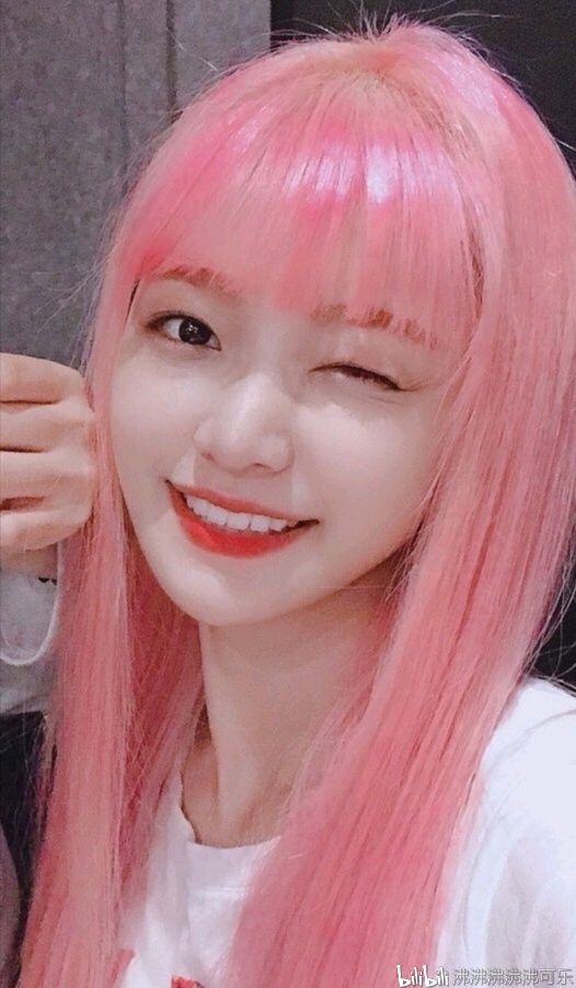 染粉色头发好看的南韩女爱豆