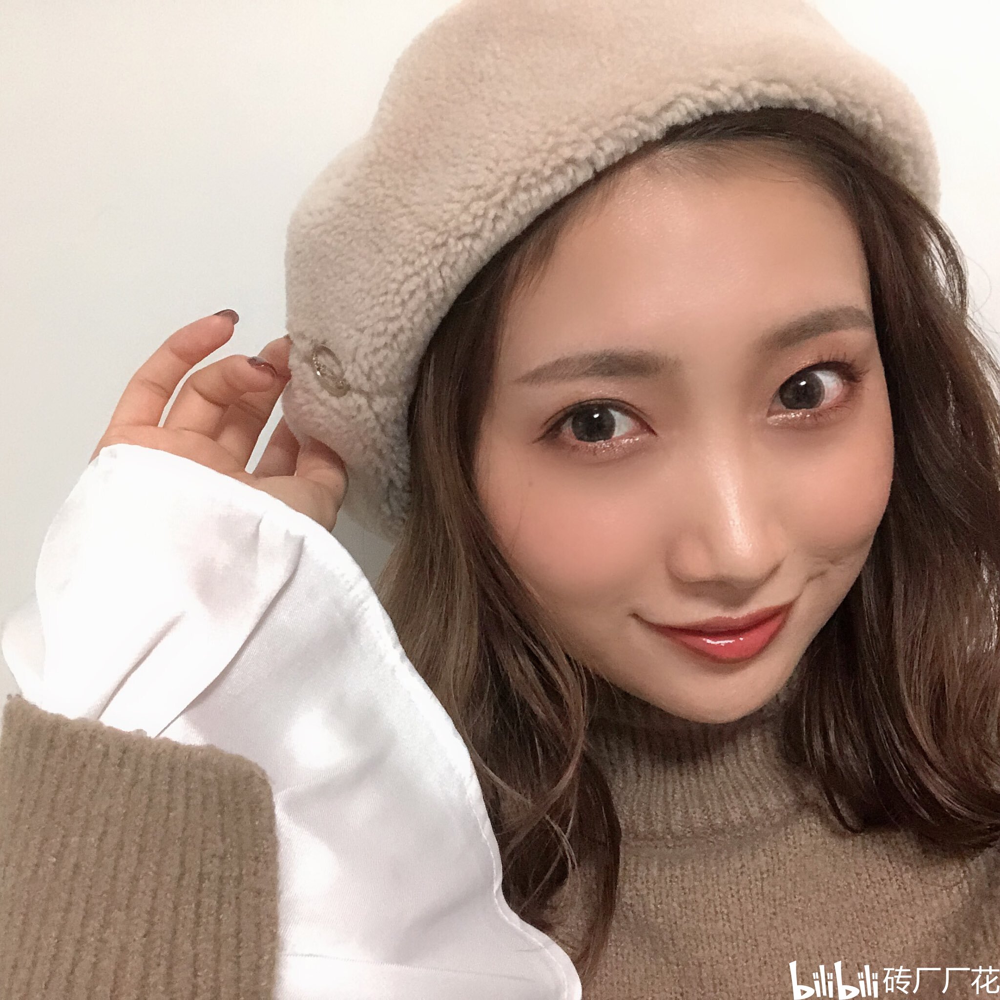 爱吃的食物:西瓜,烤肉 特长:健美体操,瑜伽 加美杏奈/kamianna 小姐姐