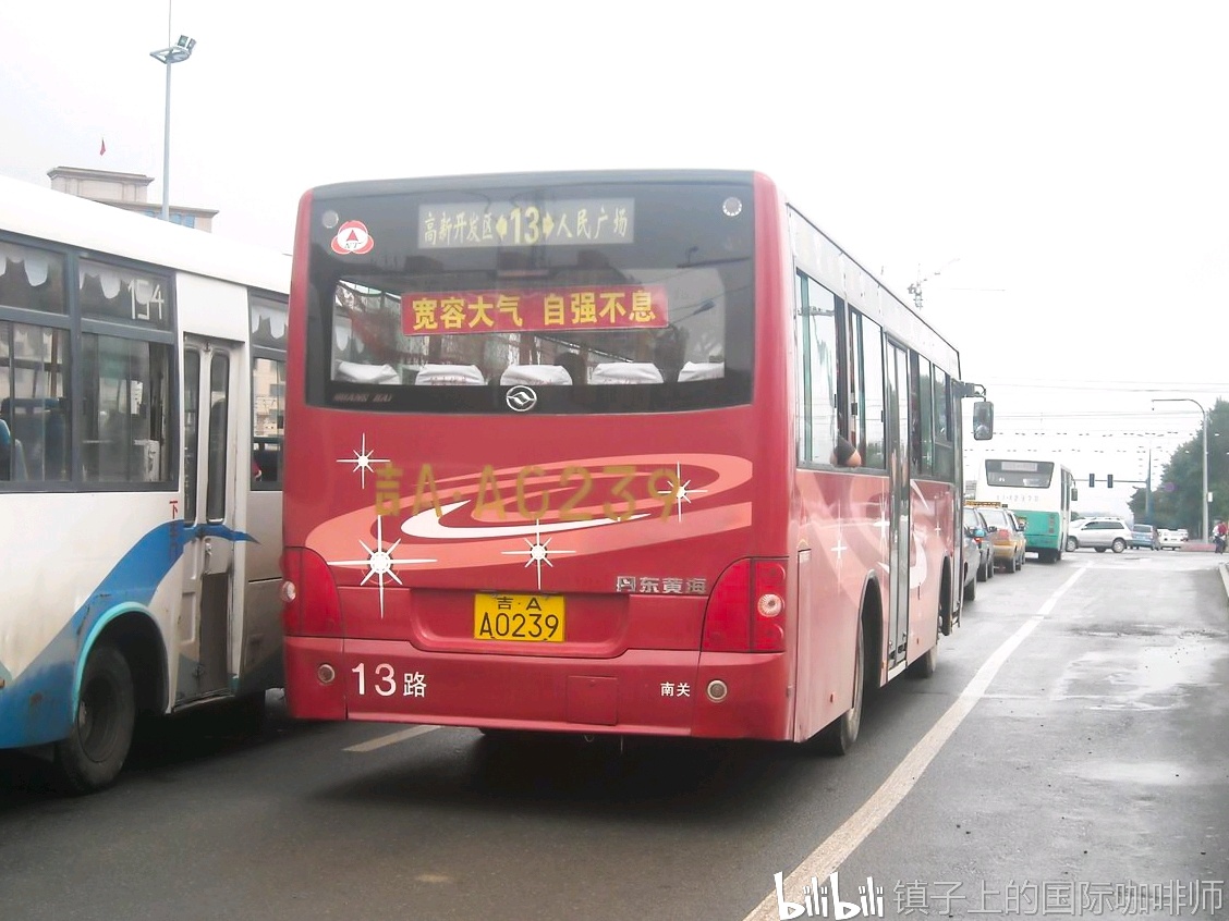 津长号使用13路孙倩车组的ccj6980,后跟随蔚山号一同更换了ccj6121dh