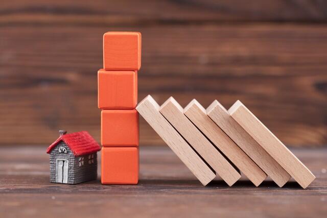 可以很轻松，但让你用积木搭一个功能齐全的摩天大楼，你觉得可行吗？”其实，堆积木还真能搭出一个功能齐全