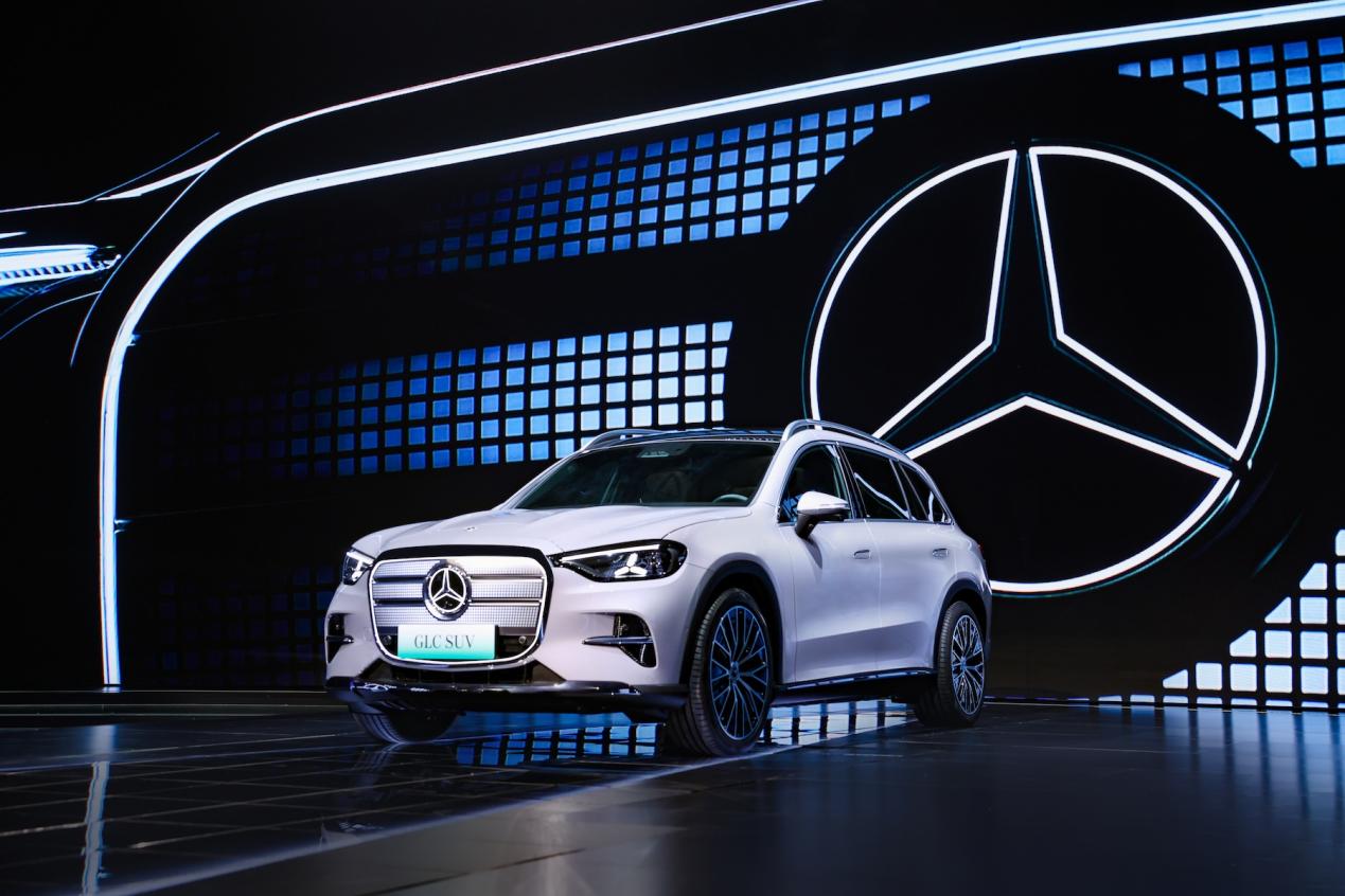 全新奔驰纯电GLCSUV、新一代奔驰S级轿车及多款品牌传奇车型亮相(图8)