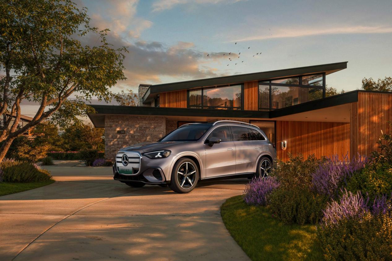 全新奔驰纯电GLCSUV、新一代奔驰S级轿车及多款品牌传奇车型亮相(图9)