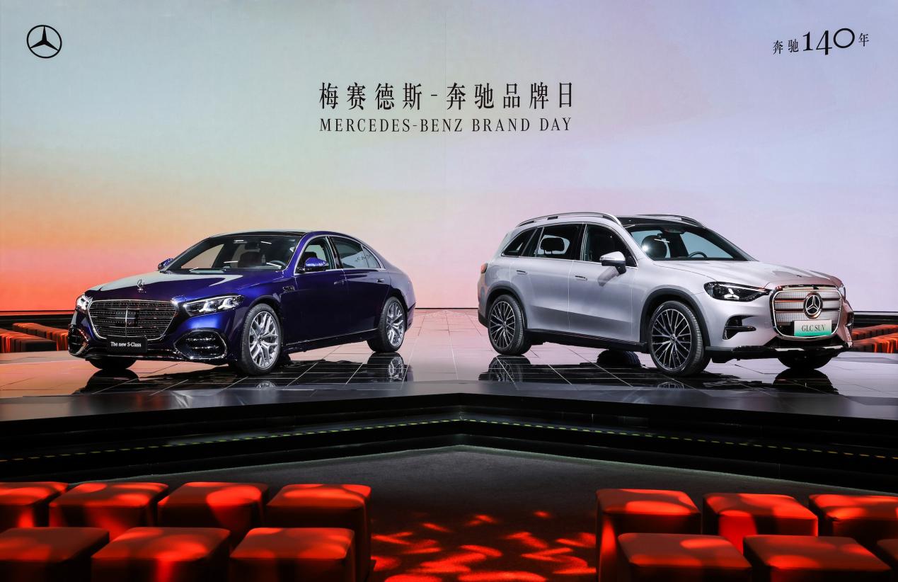 全新奔驰纯电GLCSUV、新一代奔驰S级轿车及多款品牌传奇车型亮相(图7)