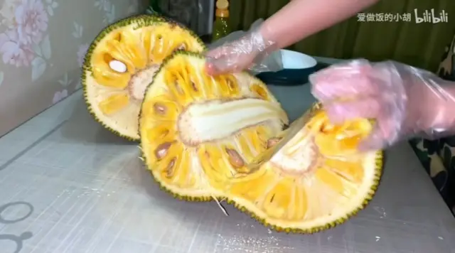 教你如何在家正确开菠萝蜜，剥开全是果肉，简单方便不粘手！
