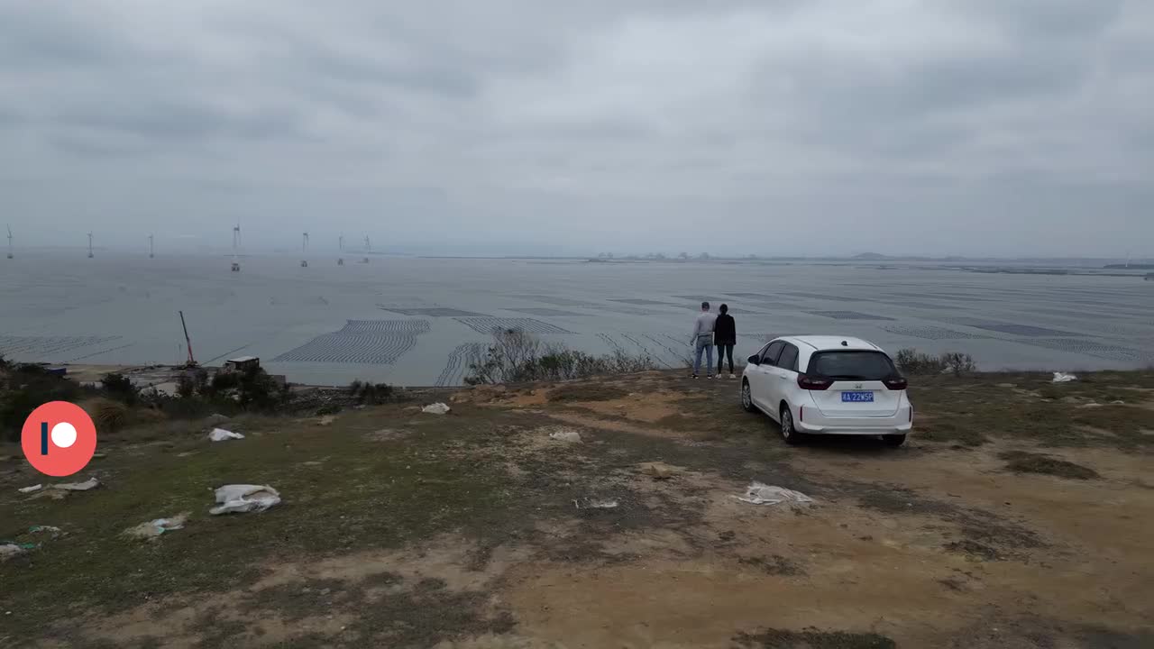 WesnuckinsideanabandonedChinese-SovietSUBMARINESHOCKINGFINDSinside