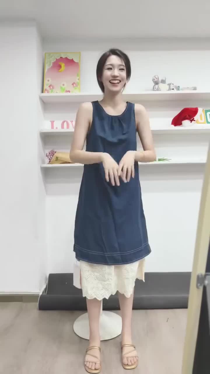 小白又来了哦，今天在内部群展示我们家独家设计的一款两件套连衣裙