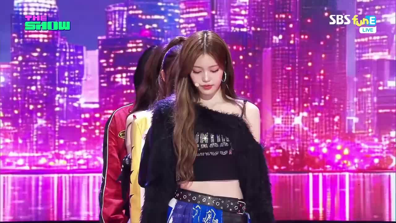 251028 SBS The Show izna - Racecar+Mamma Mia