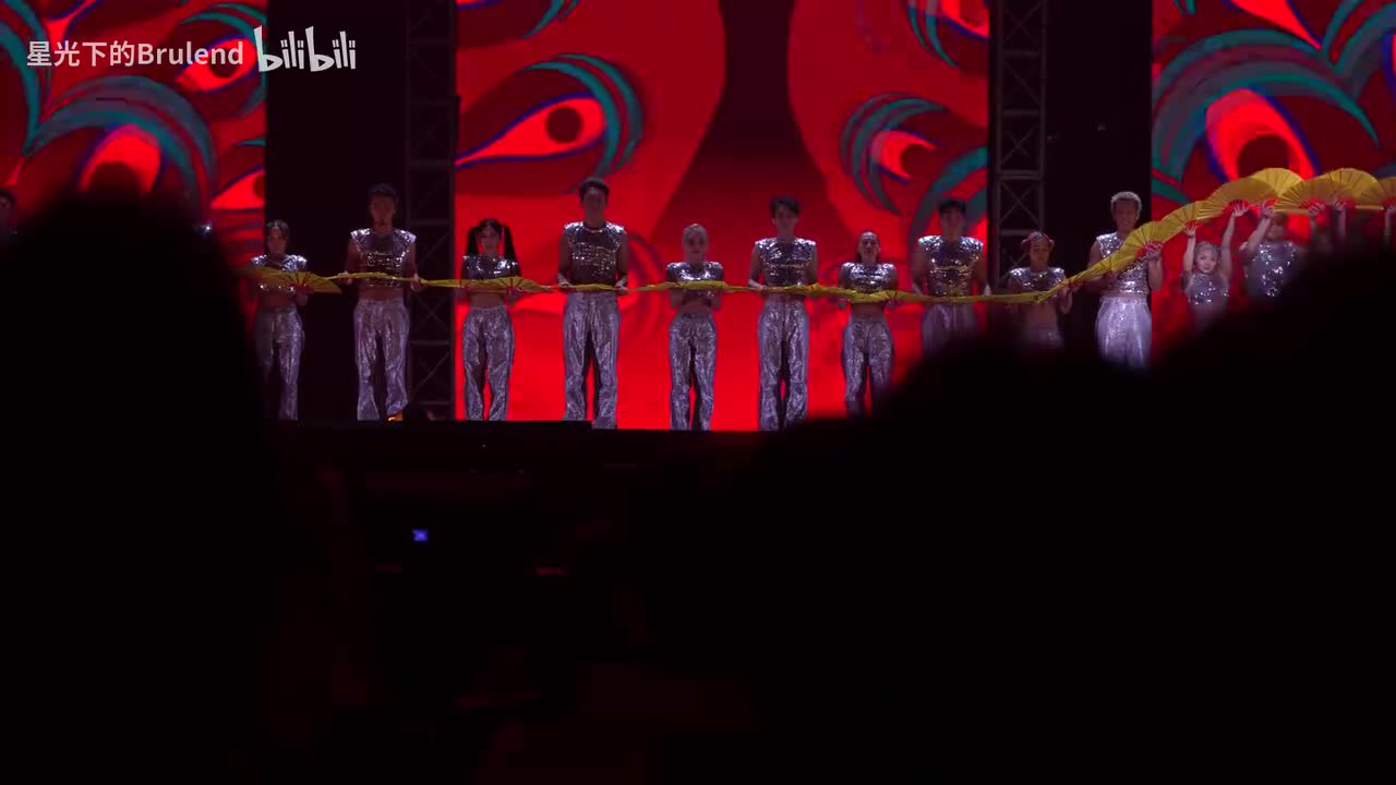 25.《睫毛弯弯》