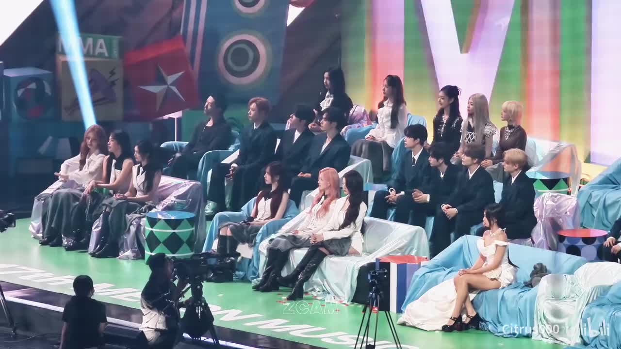 【4K】Hearts2Hearts 'Focus' 舞台反应 Jennie Kiki IVE Woods AlphaDriveOne 2025 MMA