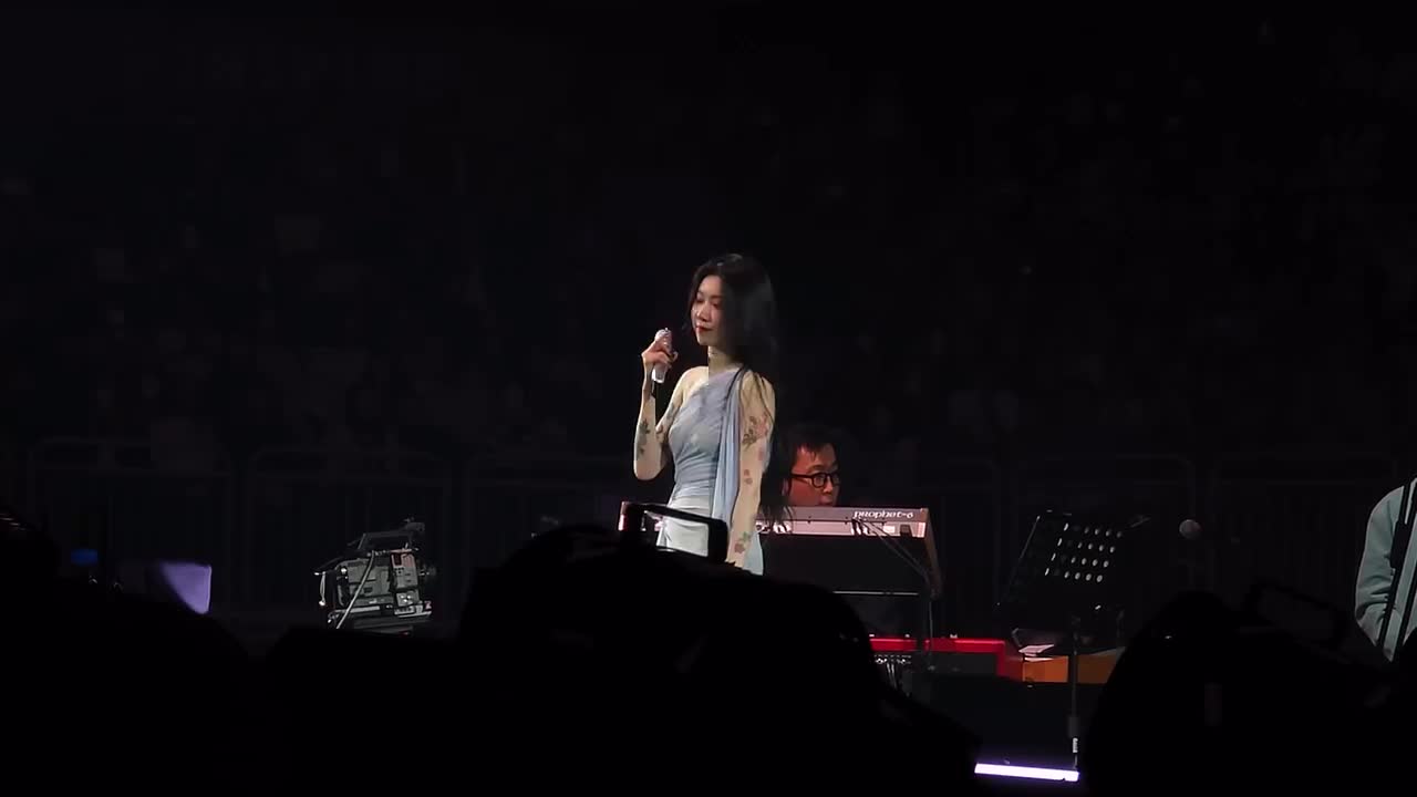 白艺潾 高画质 直拍 《Saving All My Love For You》251026 Yerin Baek Flash and Core 2025