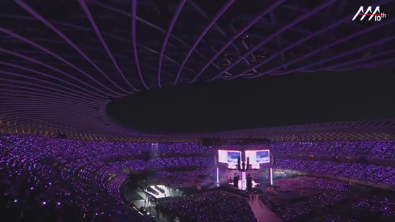 LE SSERAFIM - Born Fire + Ash + HOT 舞台