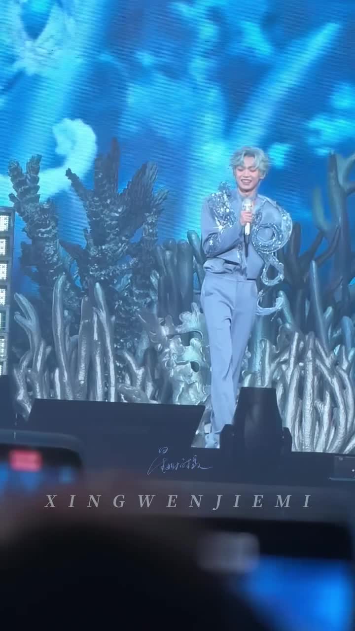 talk1“有没有听深海漫游”“戴眼镜可以看到小鱼”