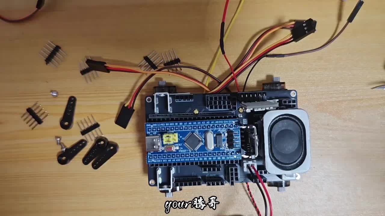 2.8 舵机装腿及AI自由对话模块上电测试教程