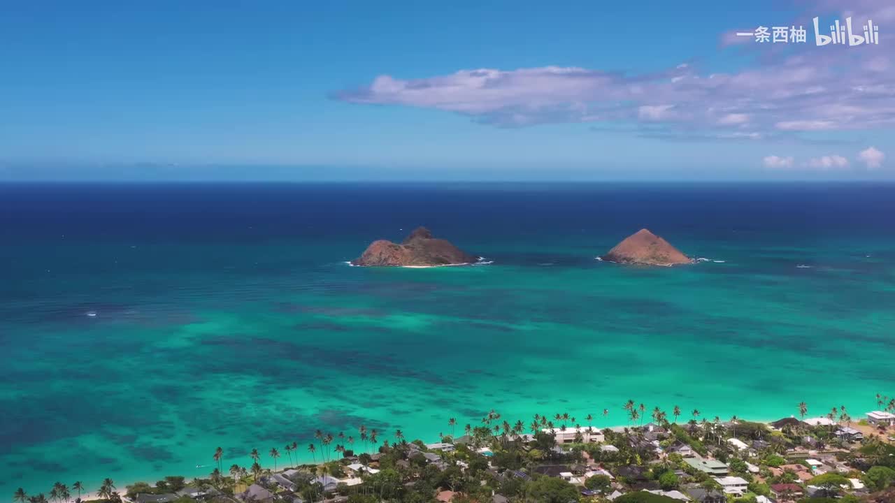 航拍绝美湛蓝海边小镇