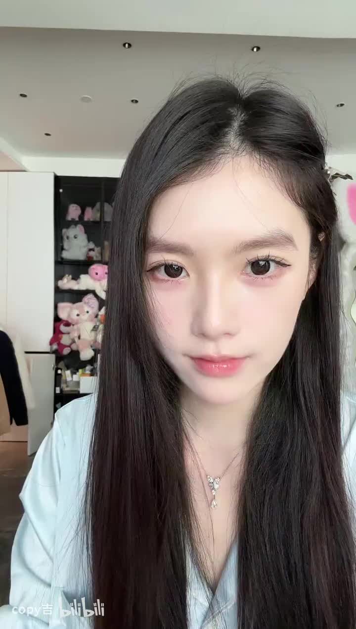 [直播].[原画].[萧萧不吃辣].[51549641208].[聊天].[20260111143713]