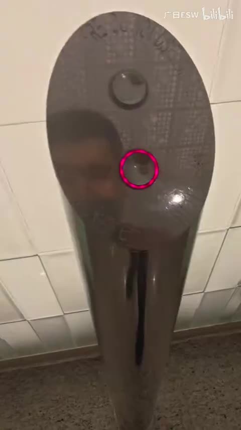 商场的奥的斯gen2贯通门电梯