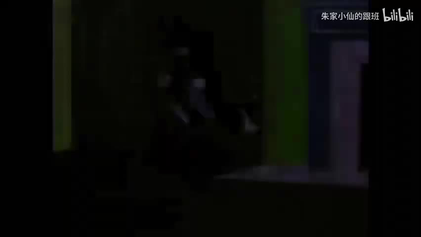 小心翼翼的小花猫