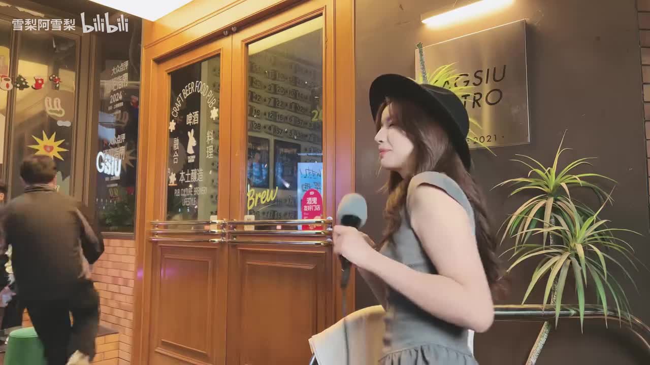 1-餐厅门口唱歌