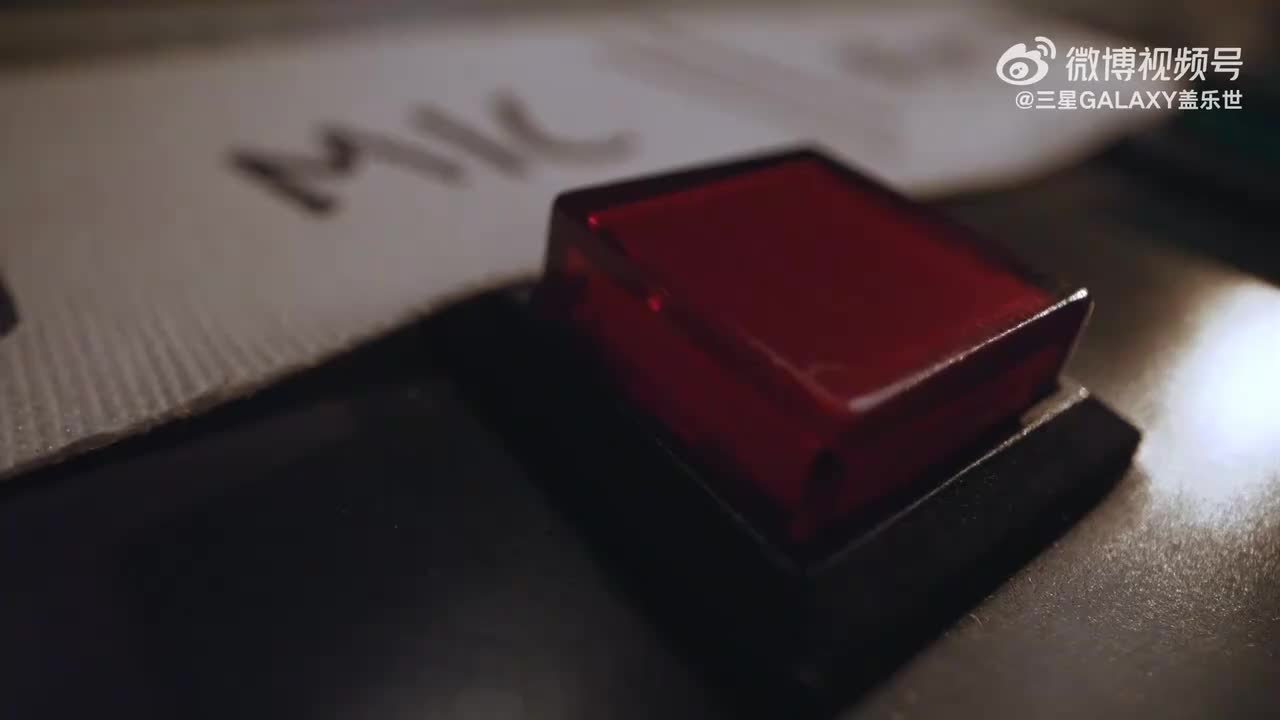 三星 Z Fold 4 & Flip 4 5G 广告（2）