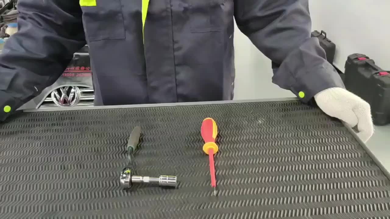 46 电动刮水器的拆装