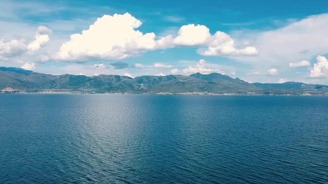 Amazing China 美丽中国 36.群山间的无暇美玉