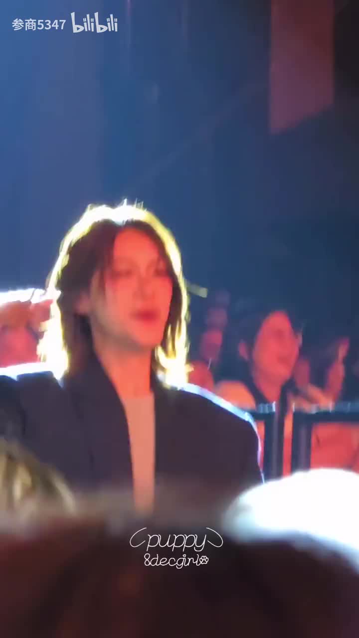 提着马卡龙的老米