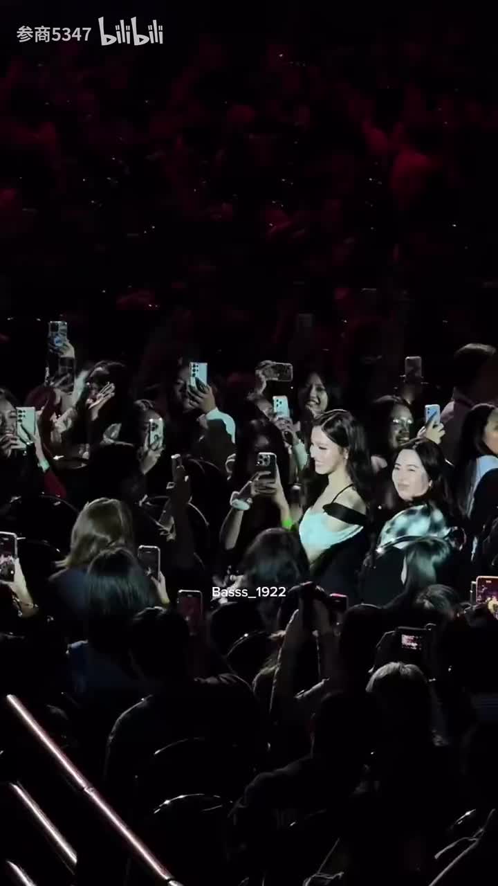 你俩谈的有点正大光明了