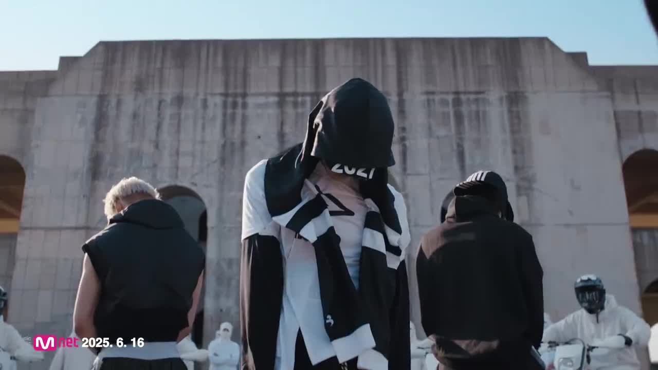 20250625 'Outside' Official Performance MV