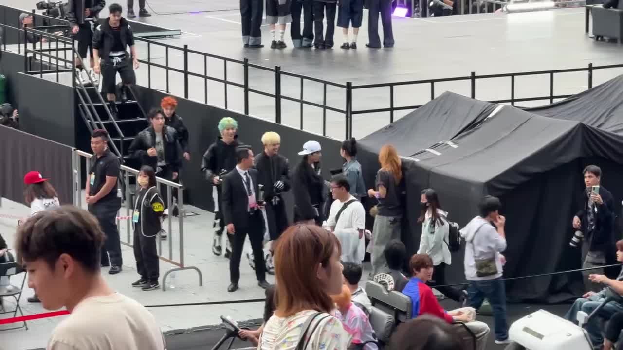 领奖下台🚶🏻‍♂️