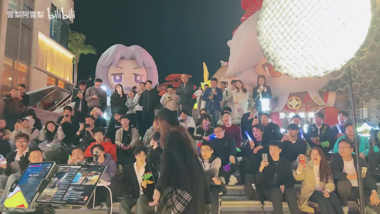 1-户外唱歌的小姐姐