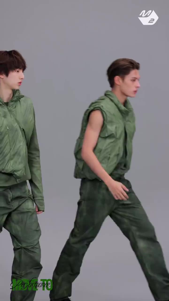 250910 FaSHioN l MOVE TO PERFORMANCE