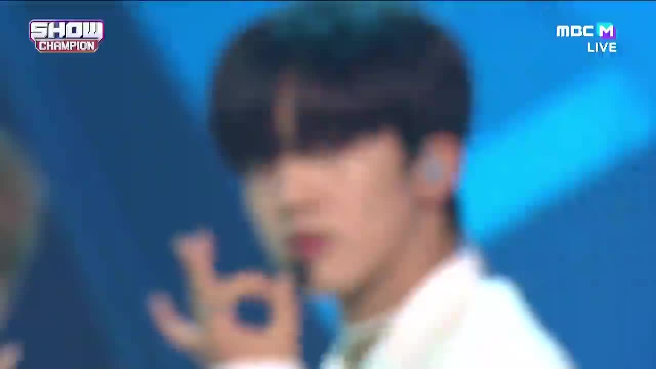 EVERGLOW - LA DI DA (201014 MBC Show Champion)