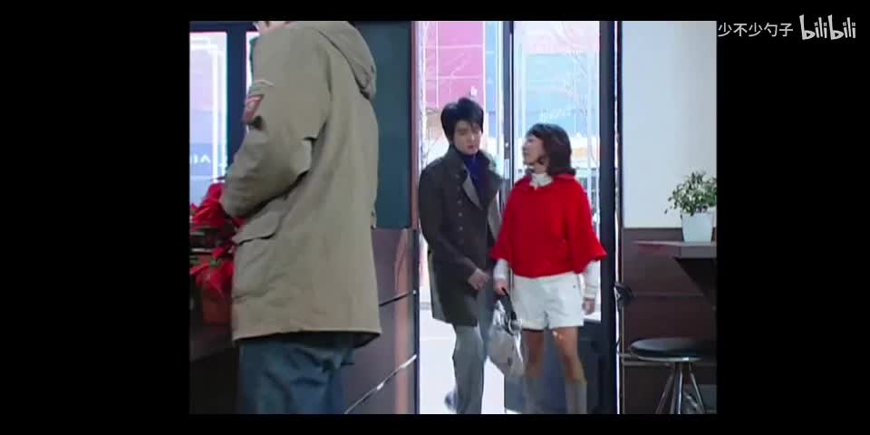 58.喝咖啡抢着付账的敏静被民勇看到了之前的证件照