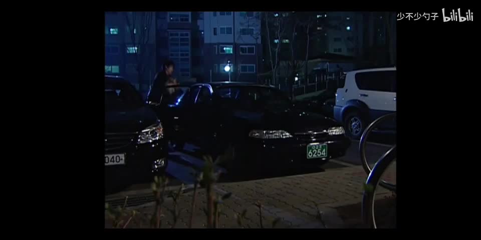 88.1敏静跟朋友打电话被民勇听到