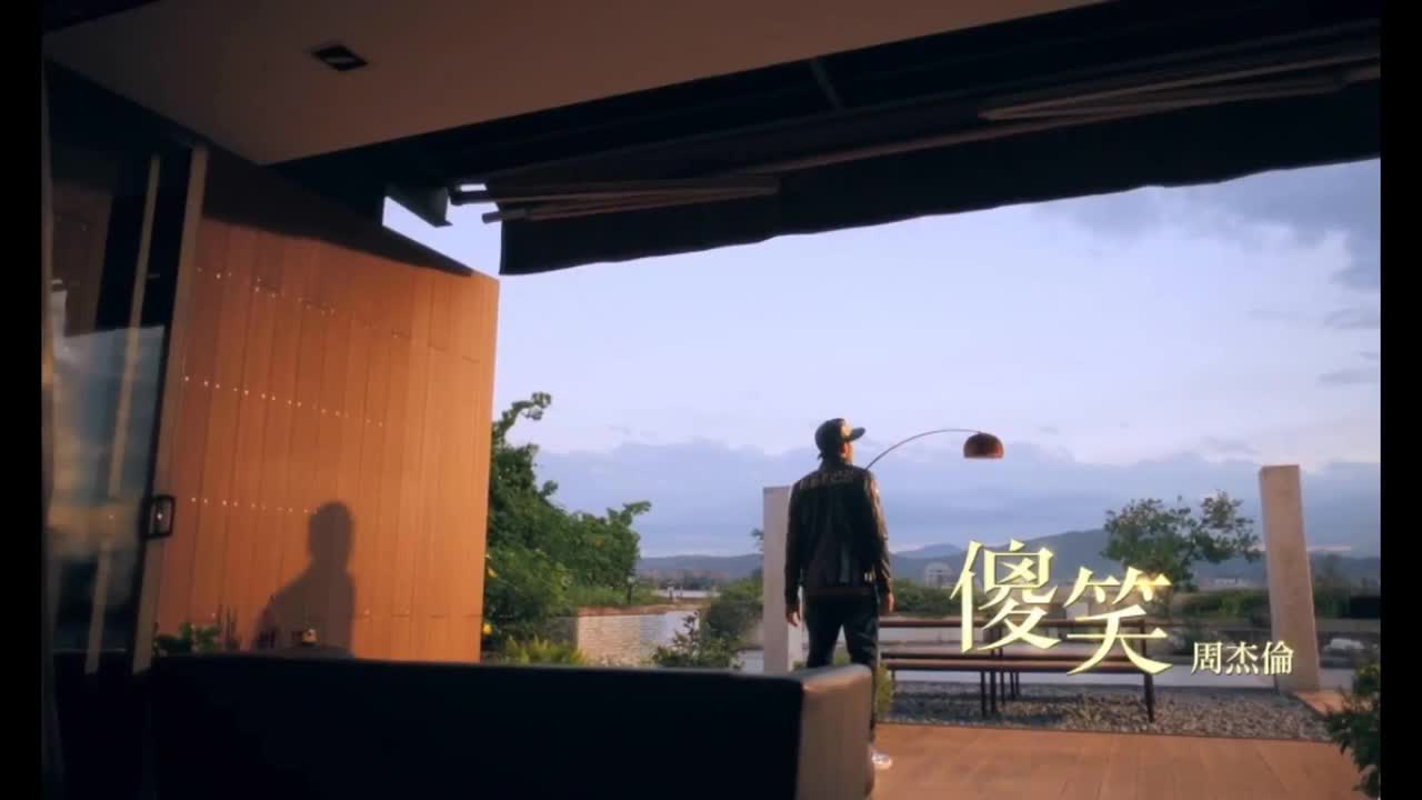 十二新作.05. 傻笑