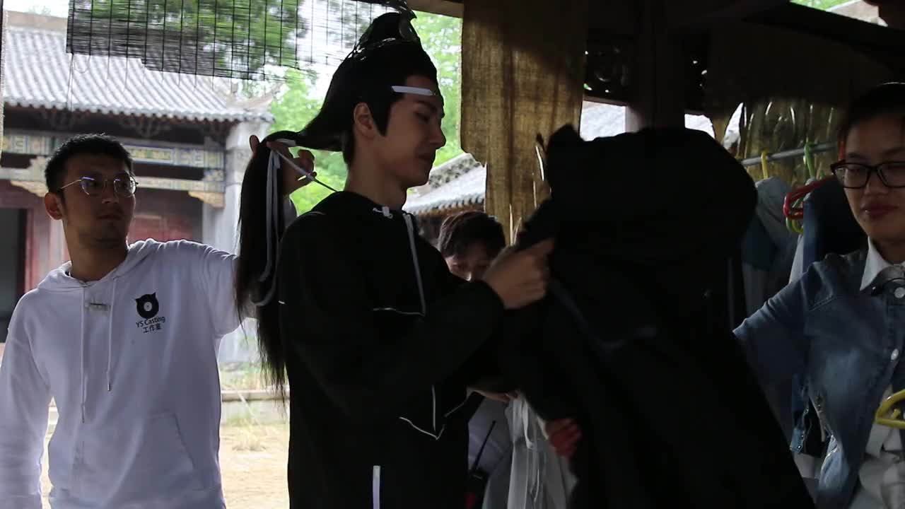 小蓝换衣服&补妆