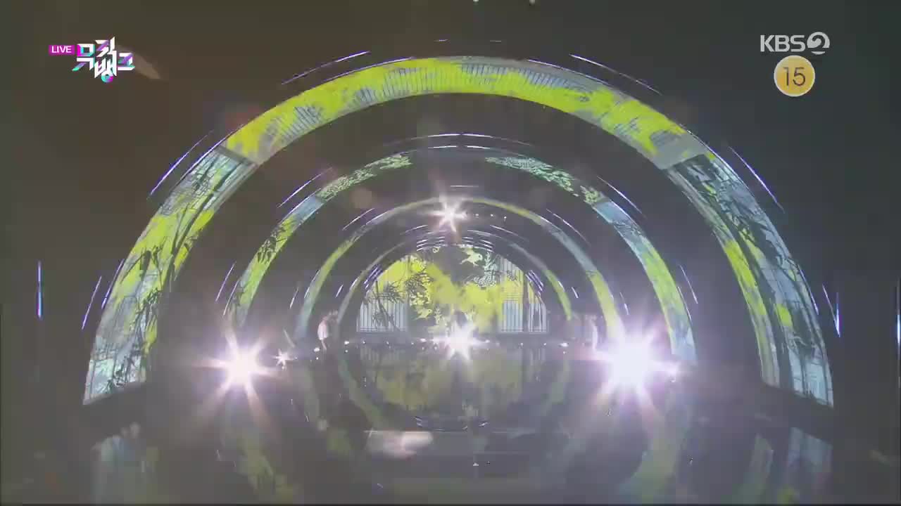 Stray Kids - Back Door (201009 KBS Music Bank)