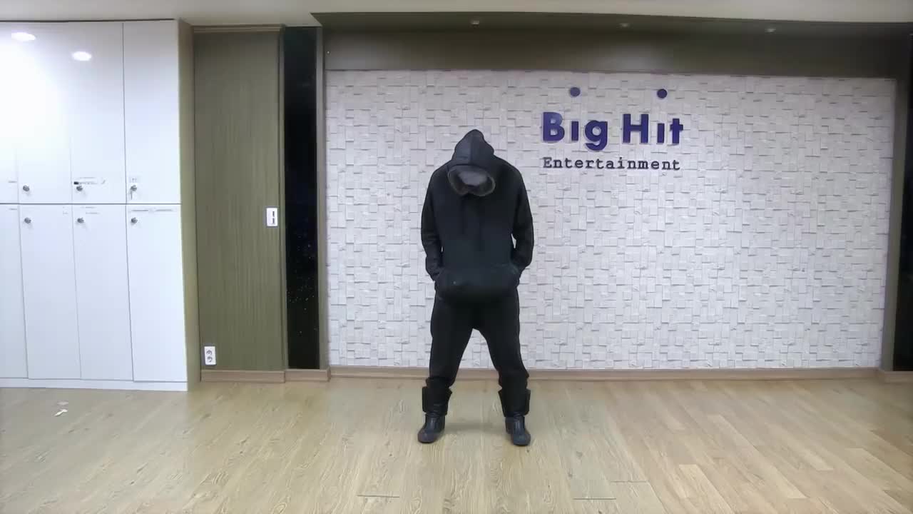 15BTS-War of Hormone 练习室