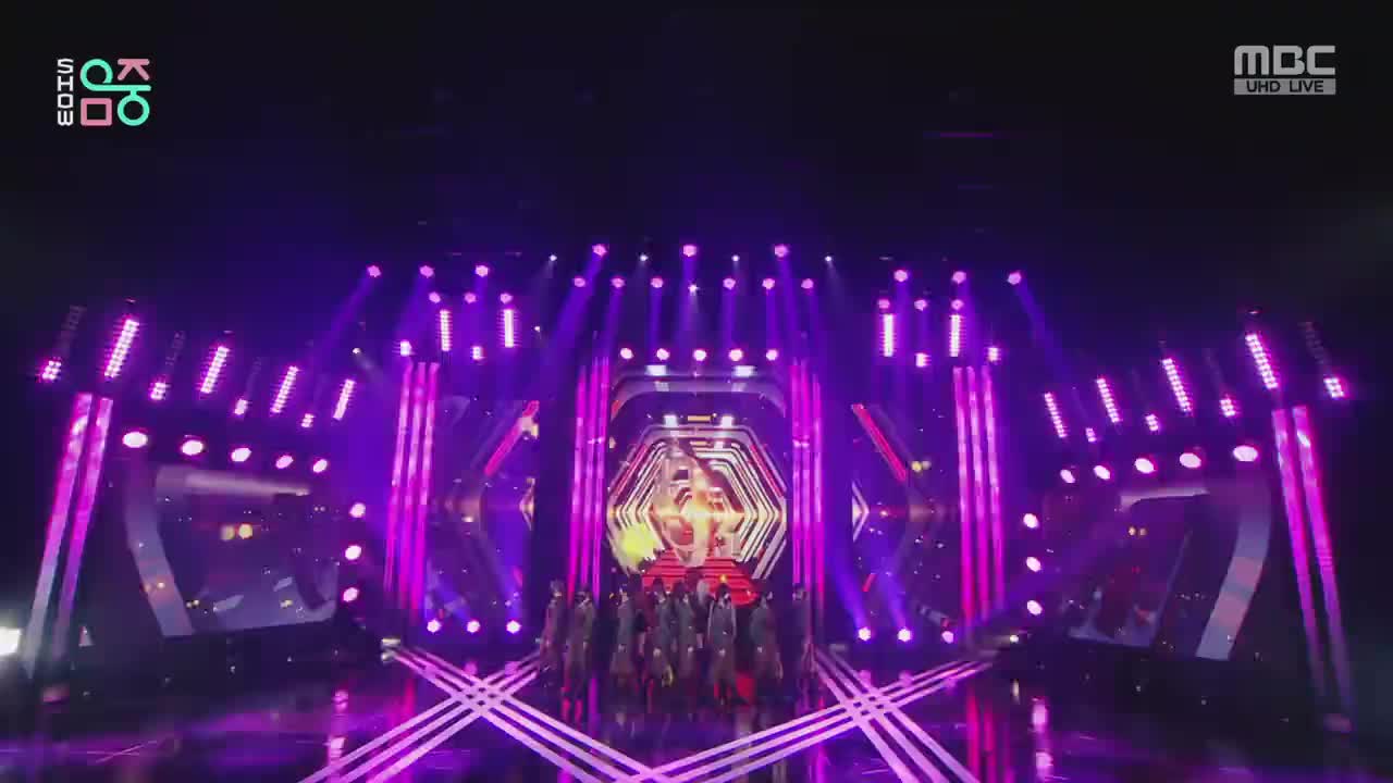 211211 MBC UHD Music Core EVERGLOW - Pirate