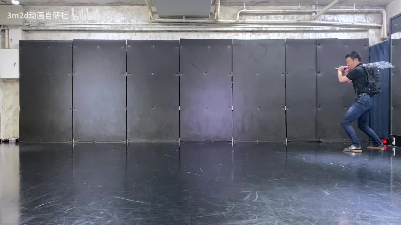 【重武器（HEAVY）】挥舞接转身接攻击