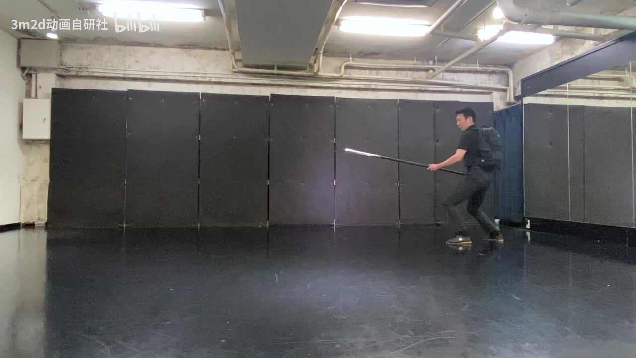 【长武器(LongWeapon)】直刺→横扫→360°转身横扫