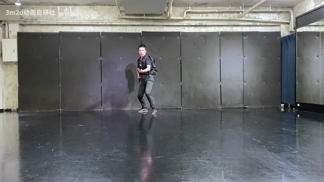 【长武器(LongWeapon)】格挡→脚踢→头上横扫→横扫