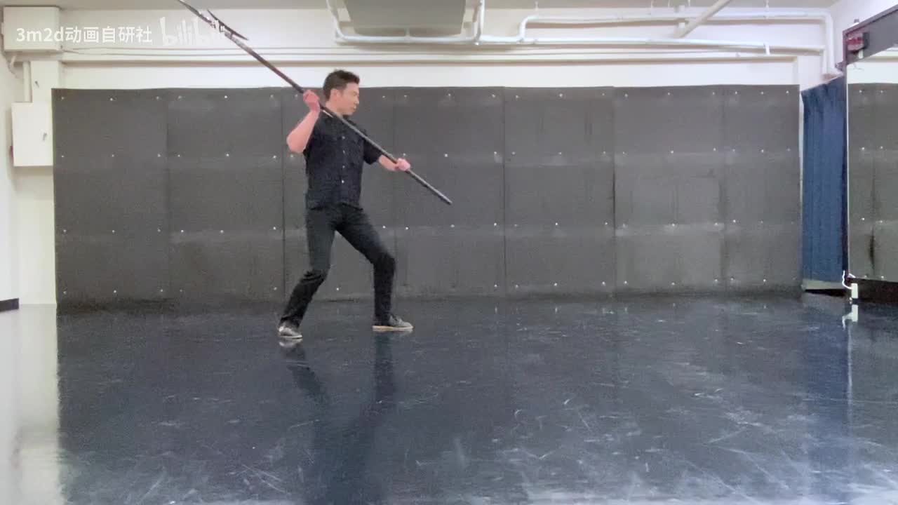 【长武器(LongWeapon)】横扫（下盘）