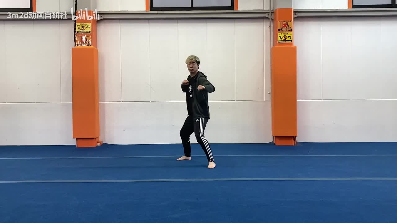 【拳】旋转→直拳