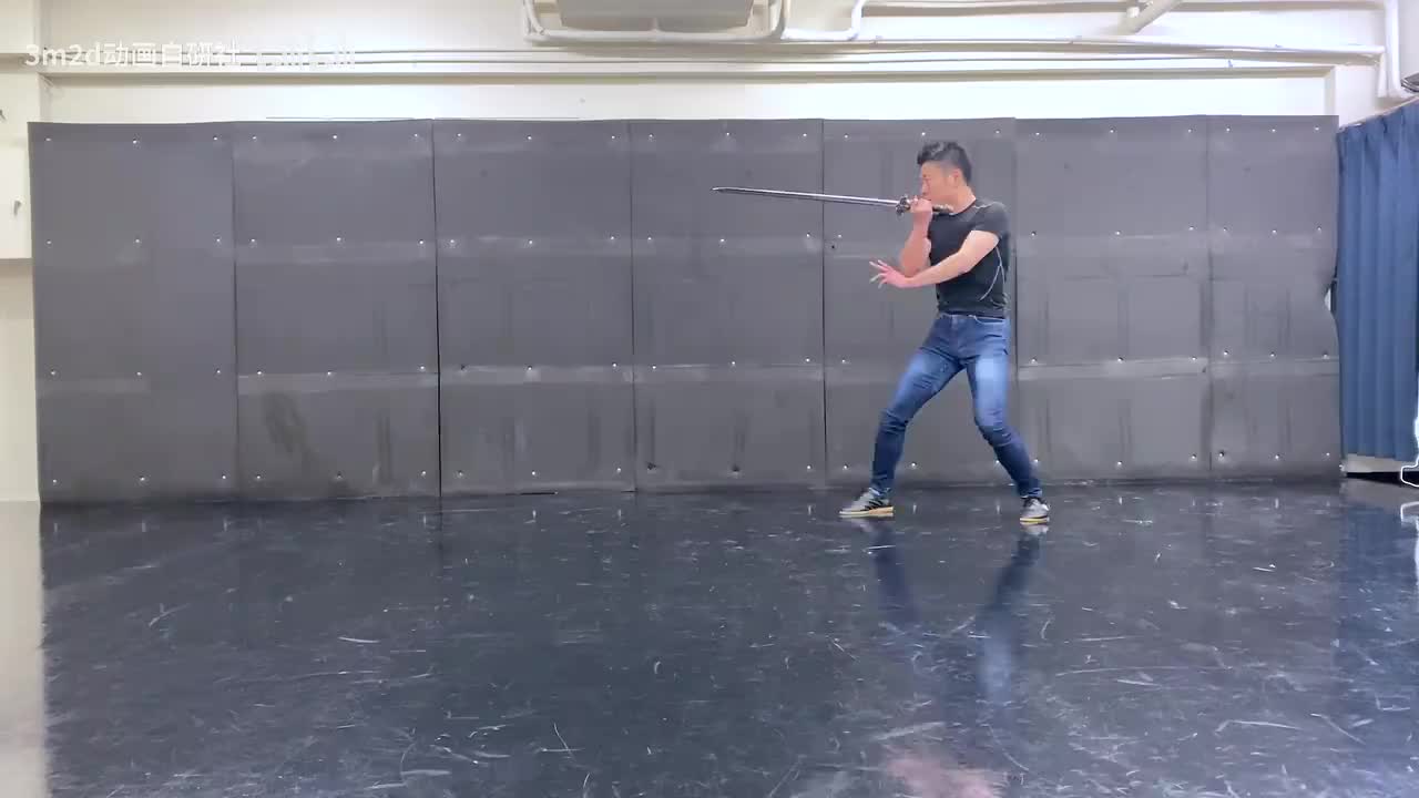 【剑】躲避（下蹲）→直刺