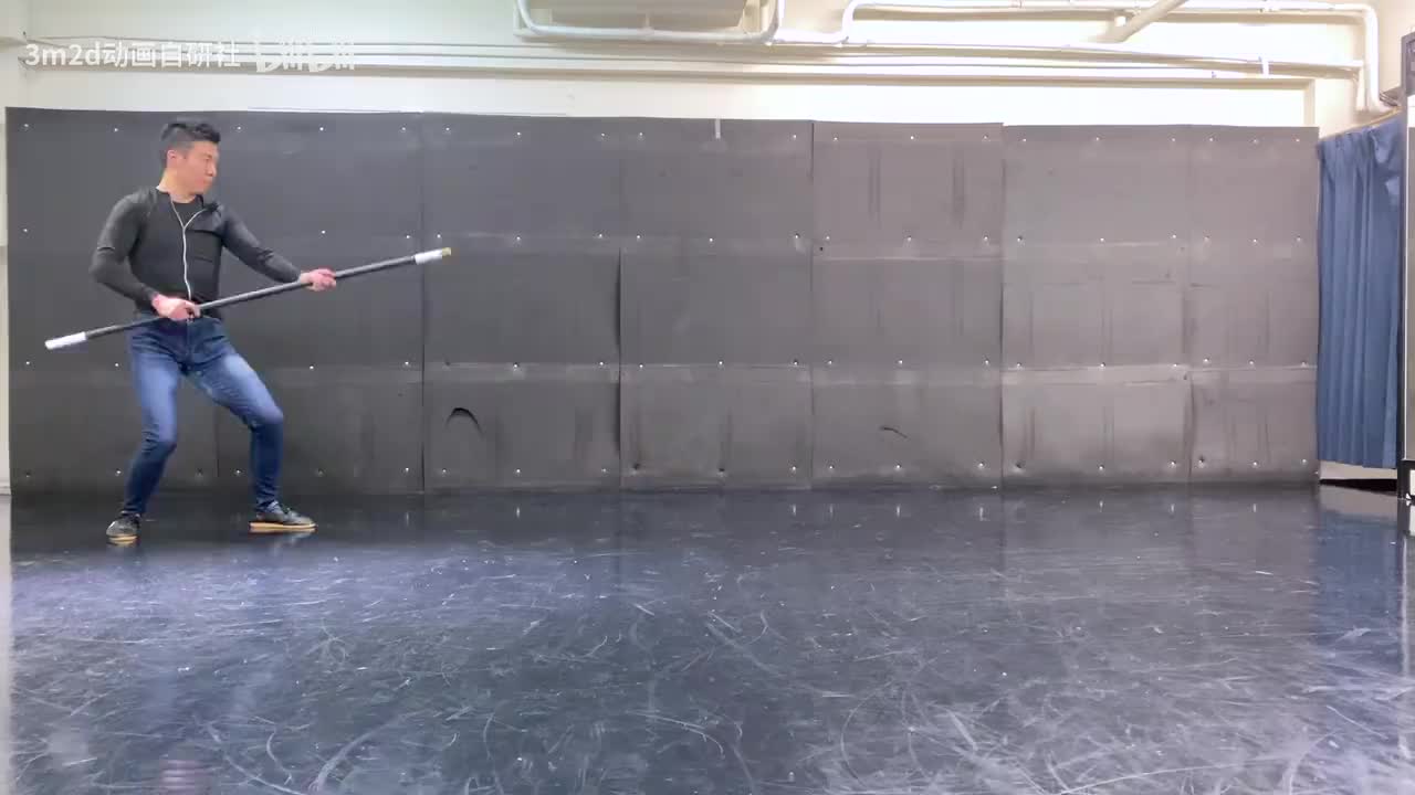 【棍】下砸→挥击→直刺