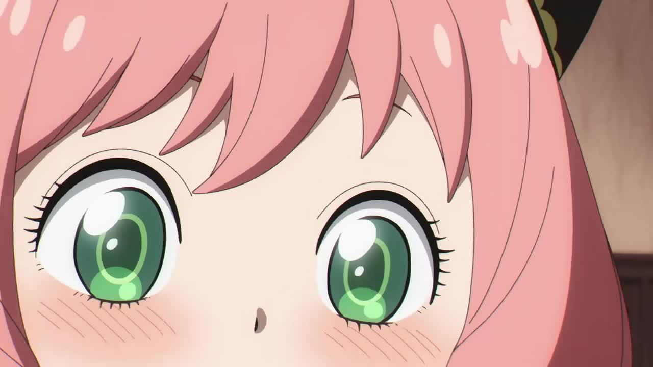 福杰抱阿尼亚睡觉