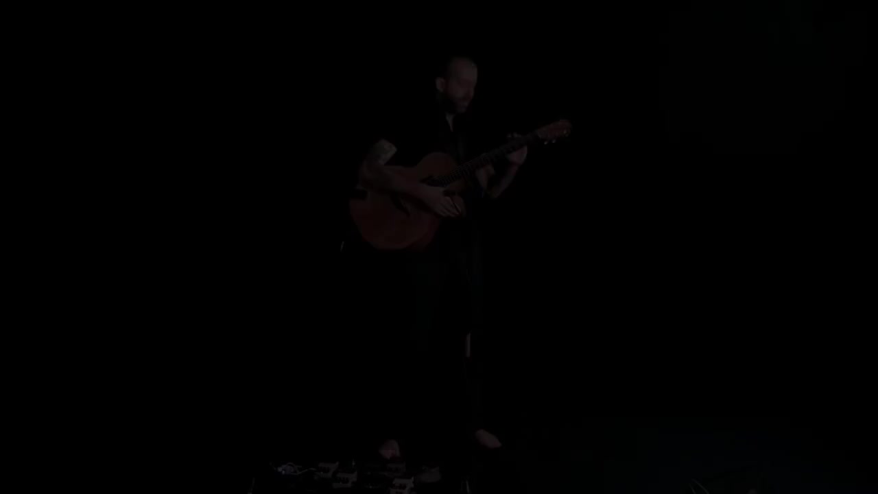 Jon Gomm - The Secret Of Learning To Fly Is Forgetting To Hit The Ground