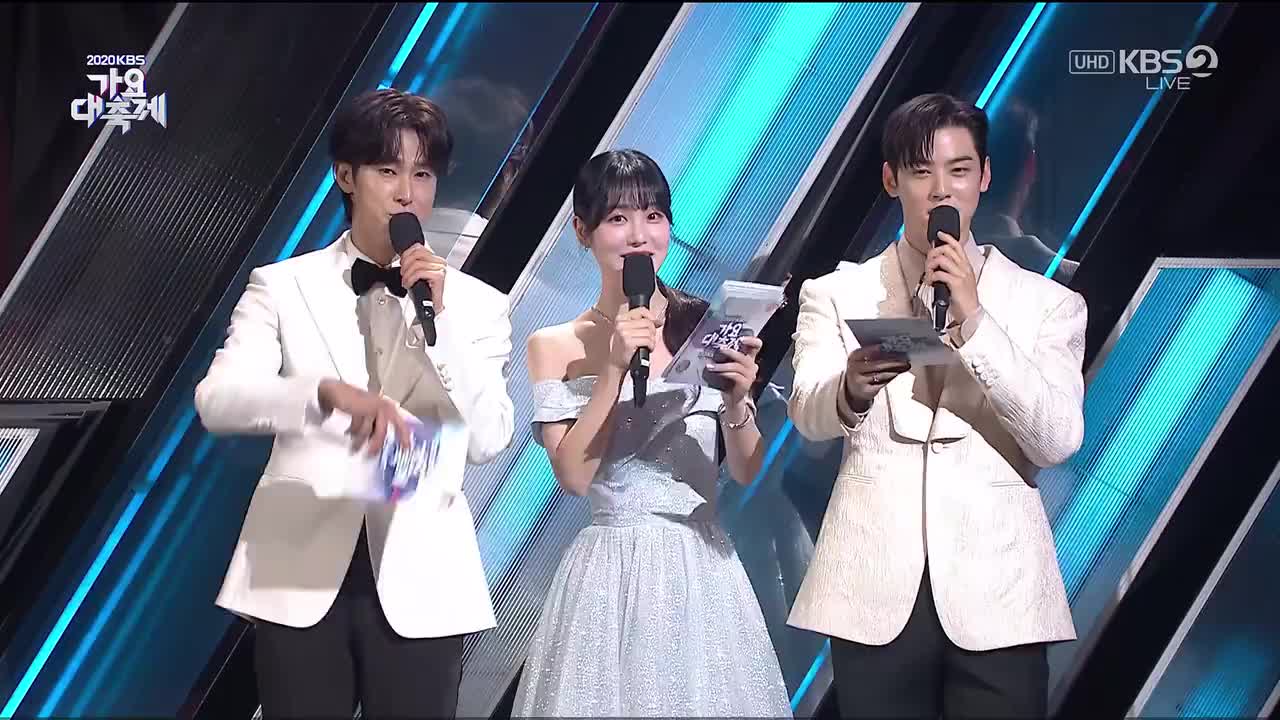 201218 KBS UHD Song Festival Oh My Girl - Dolphin + Nonstop